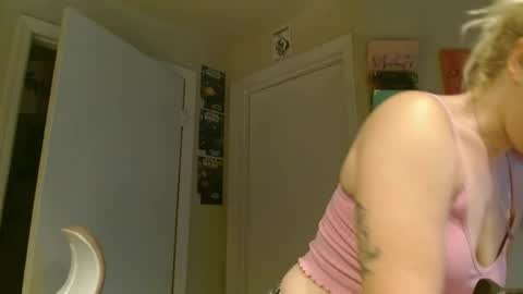 Snapshot of braindeadbetty chatting on June 15, 2:03 am i am a naughty jedi knight online show from June 15, 2:03 am