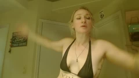 Snapshot of braindeadbetty chatting on June 25, 3:06 am i am a naughty jedi knight online show from June 25, 3:06 am