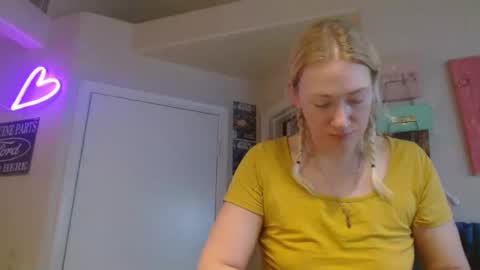 Snapshot of braindeadbetty chatting on July 6, 2:03 pm i am a naughty jedi knight online show from July 6, 2:03 pm