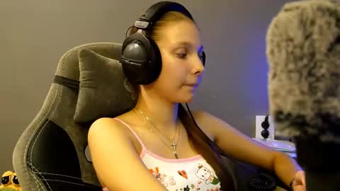 Alice online show from December 15, 4:33 pm