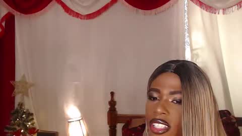 Snapshot of brandi_ross_ chatting on December 15, 7:29 pm Brandy online show from December 15, 7:29 pm