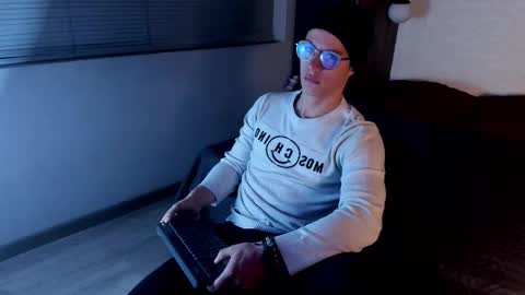 brandon_starkk online show from February 10, 11:36 am