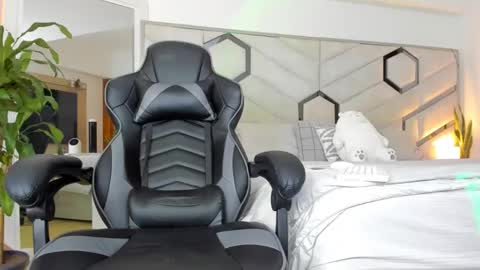 Brandon and Nath online show from January 23, 9:18 pm