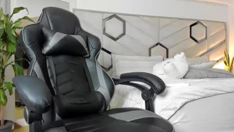 Brandon and Nath online show from February 2, 3:54 am