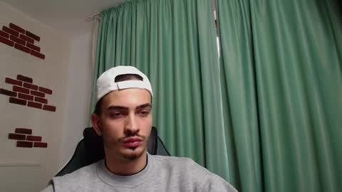 BrandonTateX online show from December 10, 1:33 pm