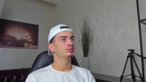 BrandonTateX online show from December 18, 12:29 pm