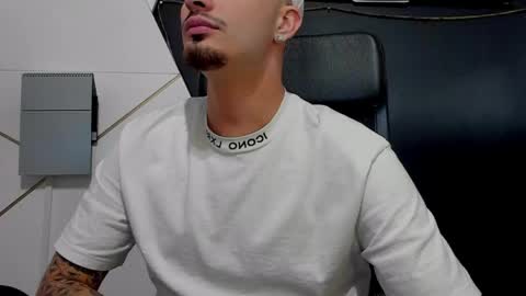 Snapshot of brandontatex chatting on May 16, 7:49 am BrandonTateX online show from May 16, 7:49 am