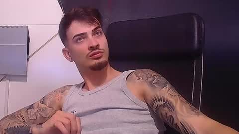 Snapshot of brandontatex chatting on June 21, 7:33 am BrandonTateX online show from June 21, 7:33 am
