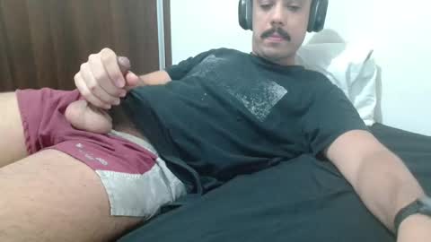 Snapshot of brasilianonca chatting on May 1, 7:35 am brasilianonca online show from May 1, 7:35 am