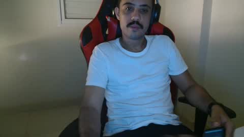 Snapshot of brasilianonca chatting on May 17, 2:53 am brasilianonca online show from May 17, 2:53 am