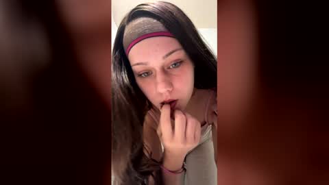 Snapshot of brattezz chatting on April 3, 4:38 pm brattezz online show from April 3, 4:38 pm