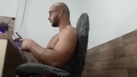 Snapshot of brazilianboy564286 chatting on March 19, 2:15 am FetishCarioca online show from March 19, 2:15 am