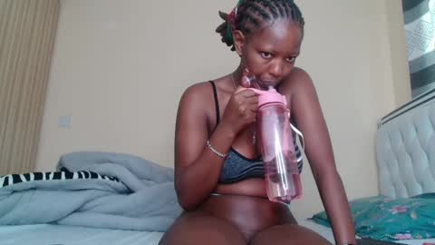 Snapshot of bree_beauty chatting on May 13, 10:01 am bree_beauty online show from May 13, 10:01 am