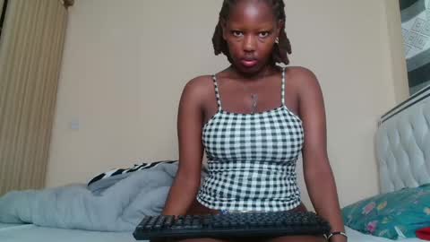 Snapshot of bree_beauty chatting on May 17, 5:05 am bree_beauty online show from May 17, 5:05 am