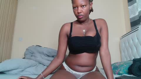 Snapshot of bree_beauty chatting on May 23, 5:12 am bree_beauty online show from May 23, 5:12 am