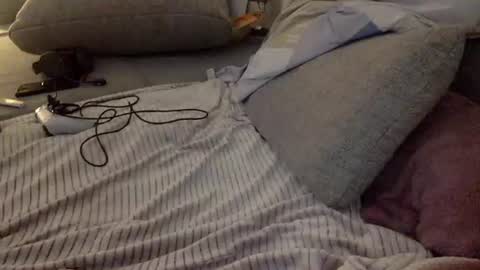 Snapshot of breezydicks chatting on October 31, 6:09 pm breezydicks online show from October 31, 6:09 pm