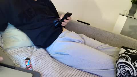 Snapshot of breezydicks chatting on November 28, 11:40 pm breezydicks online show from November 28, 11:40 pm