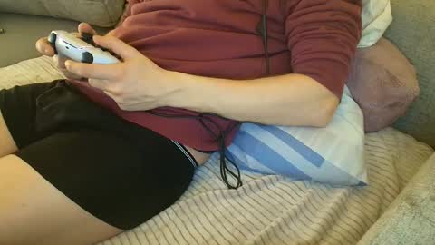 Snapshot of breezydicks chatting on December 4, 9:34 pm breezydicks online show from December 4, 9:34 pm