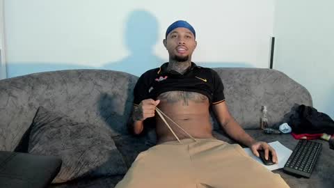 Snapshot of breiner_naughty chatting on December 14, 8:34 am Breiner online show from December 14, 8:34 am