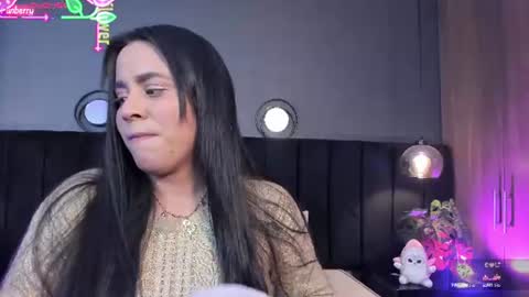 Snapshot of brenda__garcia chatting on June 23, 3:26 am online show from June 23, 3:26 am