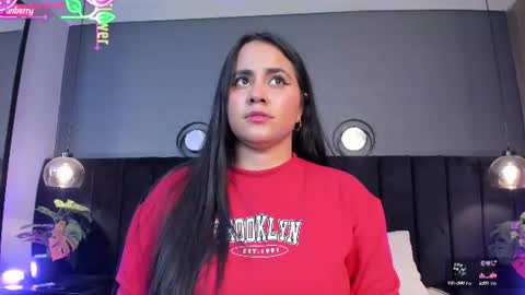 Snapshot of brenda__garcia chatting on June 24, 3:27 am online show from June 24, 3:27 am