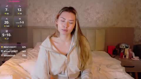 Snapshot of brenda_m00n chatting on July 15, 8:36 pm Brenda online show from July 15, 8:36 pm