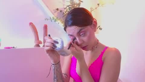 Snapshot of brenda_sky19 chatting on May 13, 12:02 pm brenda_sky19 online show from May 13, 12:02 pm