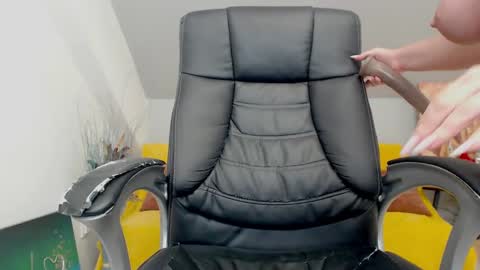 Brenda Skye online show from December 12, 6:47 am