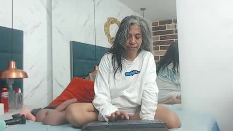 BRENDA VELASQUEZ online show from November 17, 2:34 pm