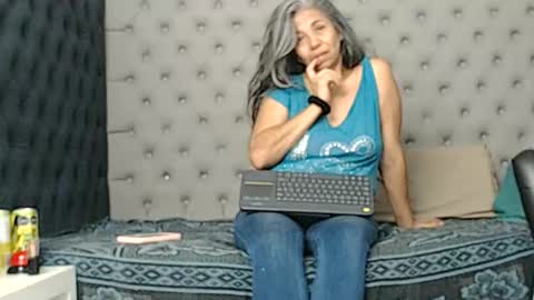 Snapshot of brenda_velasquez chatting on May 24, 10:48 pm BRENDA VELASQUEZ online show from May 24, 10:48 pm