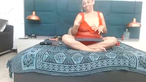 Snapshot of brenda_velasquez chatting on June 20, 6:22 pm BRENDA VELASQUEZ online show from June 20, 6:22 pm