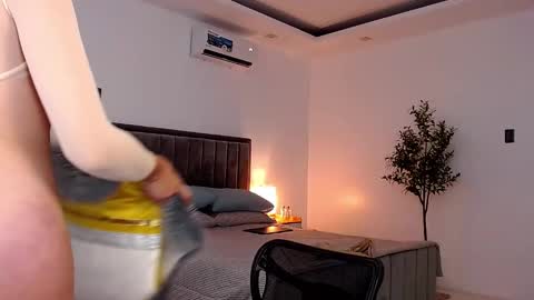 Snapshot of brendaislove chatting on February 11, 7:33 am Brenda with a huge suckable cock you will love online show from February 11, 7:33 am