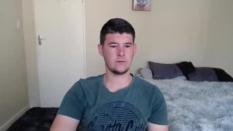 Snapshot of brendansexyboy098754 chatting on December 11, 5:43 am ask me lol online show from December 11, 5:43 am
