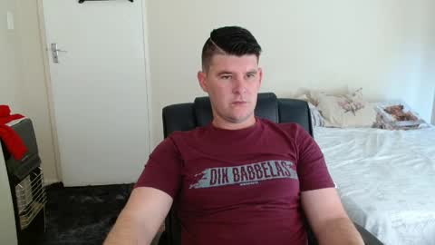 Snapshot of brendansexyboy098754 chatting on May 28, 10:01 am ask me lol online show from May 28, 10:01 am