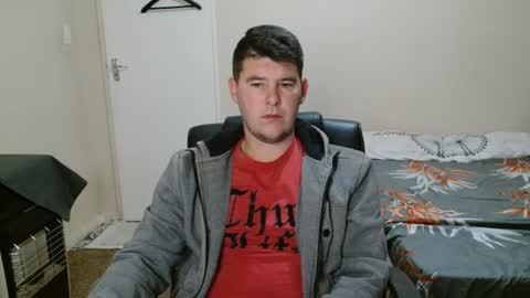 Snapshot of brendansexyboy098754 chatting on June 12, 3:38 am ask me lol online show from June 12, 3:38 am