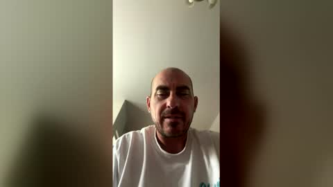 Snapshot of brendog85 chatting on May 26, 6:26 pm Hotasscouple0610 online show from May 26, 6:26 pm