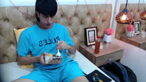 Esteban online show from February 15, 1:42 am