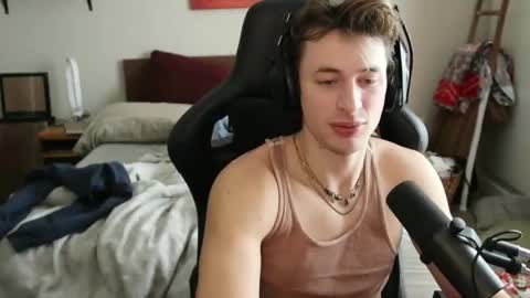 Snapshot of brentonverde chatting on December 7, 4:47 pm brentonverde online show from December 7, 4:47 pm