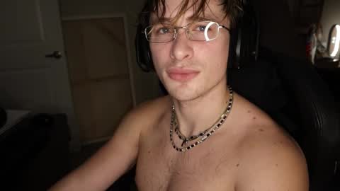 Snapshot of brentonverde chatting on January 29, 1:37 am brentonverde online show from January 29, 1:37 am