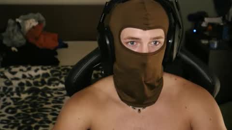 Snapshot of brentonverde chatting on November 11, 11:27 pm brentonverde online show from November 11, 11:27 pm