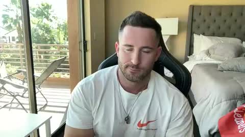 Brett Mycles online show from November 24, 6:18 pm