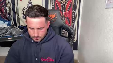 Snapshot of brettmycles chatting on February 19, 6:37 pm Brett Mycles online show from February 19, 6:37 pm
