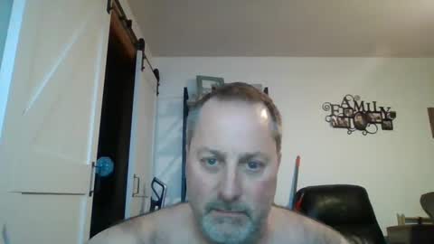 Snapshot of brettsky chatting on December 5, 9:39 pm hey online show from December 5, 9:39 pm