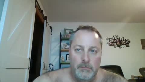 Snapshot of brettsky chatting on December 6, 10:52 pm hey online show from December 6, 10:52 pm