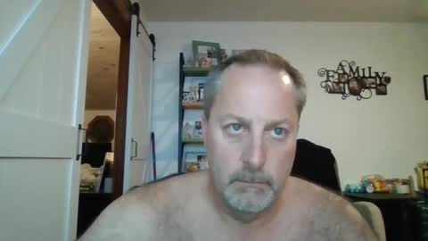 Snapshot of brettsky chatting on October 13, 2:33 am hey online show from October 13, 2:33 am