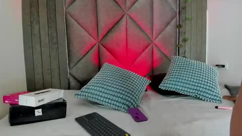 Snapshot of briaconner_ chatting on May 26, 2:51 am B R I A online show from May 26, 2:51 am