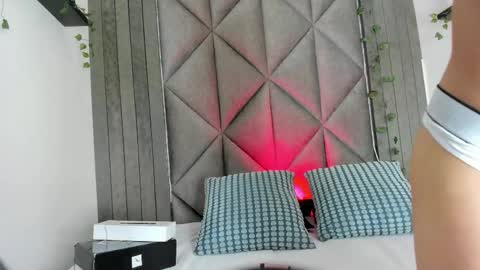 Snapshot of briaconner_ chatting on June 4, 2:50 am B R I A online show from June 4, 2:50 am