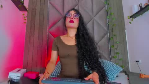 Snapshot of briaconner_ chatting on June 6, 3:00 am B R I A online show from June 6, 3:00 am