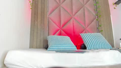 Snapshot of briaconner_ chatting on June 15, 1:30 am B R I A online show from June 15, 1:30 am