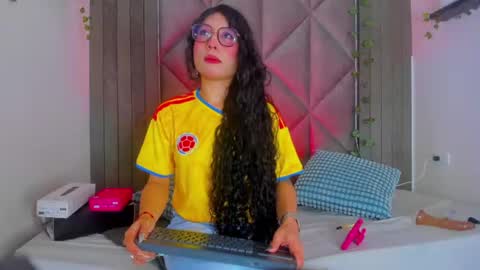 Snapshot of briaconner_ chatting on June 18, 2:56 am B R I A online show from June 18, 2:56 am